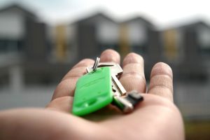 A person holding apartment keys in the hand.